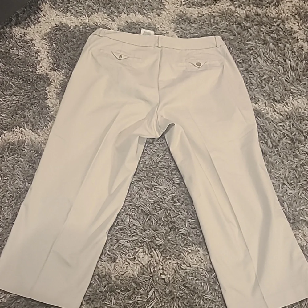 Dockers Capris - Picture 2 of 4